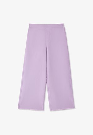 Liliowe spodnie o szerokich nogawkach, z gładkim pasem, prostymi nogawkami i postrzępionym dołem. Wykonane z lekkiego materiału o gładkiej fakturze.