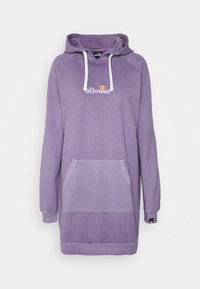 Robe sweat à capuche violette à manches longues avec cordons blancs, poche avant et logo "ellesse" sur la poitrine.