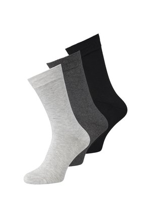 Drie paar sneakersokken in lichtgrijs, donkergrijs en zwart. Elke sok heeft ribbelmanchetten en een gladde textuur, ontworpen voor dagelijks gebruik.