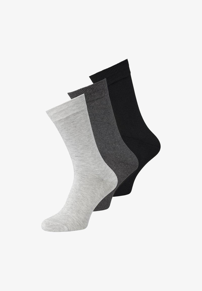 Drie paar sneakersokken in lichtgrijs, donkergrijs en zwart. Elke sok heeft ribbelmanchetten en een gladde textuur, ontworpen voor dagelijks gebruik.