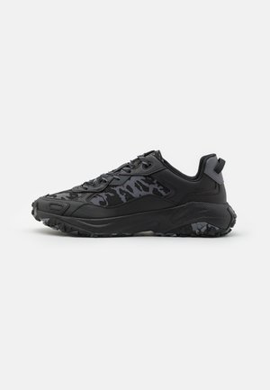 Trainers - black