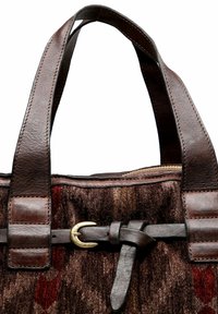 Borsa tote in pelle marrone con un corpo testurizzato simile alla lana, arricchita da dettagli in oro e resistenti manici in pelle.