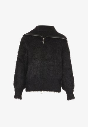 Zwarte, fuzzy ritssluitingjas met een hoge kraag, voorzien van een zilveren sterrenvormige ritshendel en ribgebreide manchetten, wat zorgt voor een gestructureerde uitstraling.