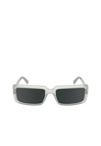 Ochelari de soare rectangulări transparenți cu lentile negre, având rame groase și brațe subtile curbate. Design simplu și modern.