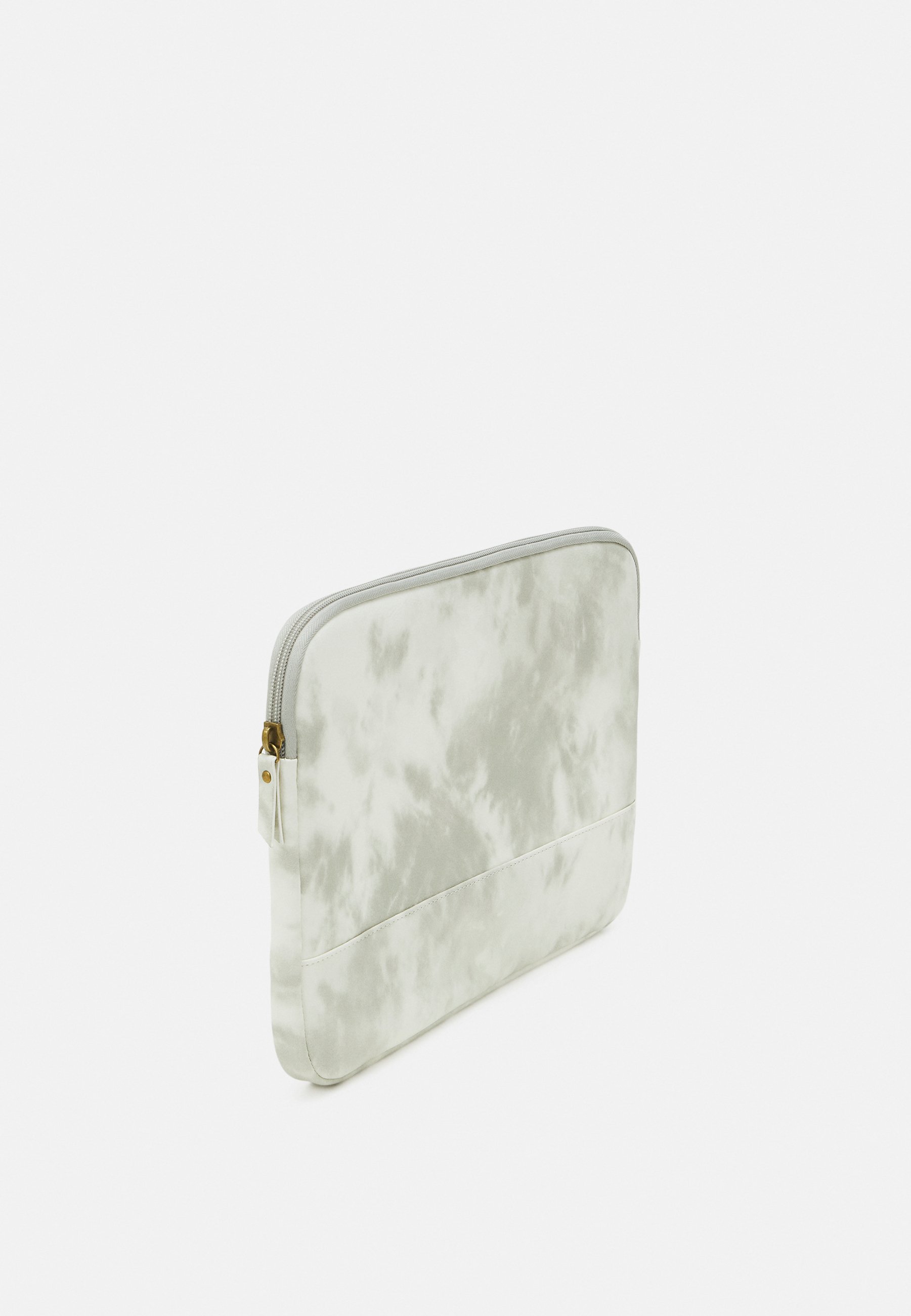 15 inch laptop case typo