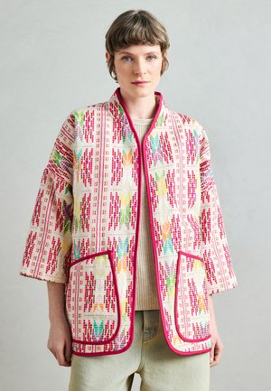 LULU 3/4 - Krátky kabát - pink