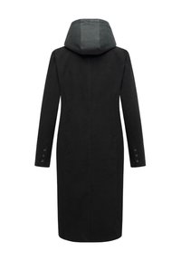 Long manteau noir avec capuche. Présente une coupe droite, une texture lisse et des accents de boutons sur les manches. Design minimaliste, sans motifs visibles.