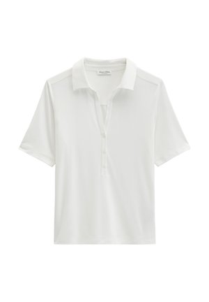 Biała koszulka polo z krótkim rękawem, kołnierzykiem i listwą na trzy guziki, pokazana na jednolitym białym tle.