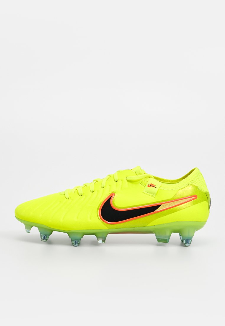 Botas de fútbol para terrenos blandos