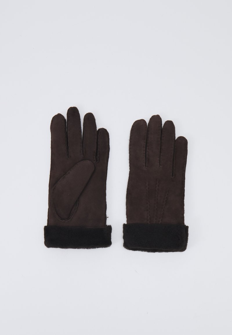 Coppia di guanti in camoscio marrone scuro con polsini in pelliccia nera, uno che mostra il palmo e l'altro il retro con dettagli cuciti.
