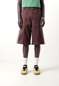 adidas Originals Shorts - shadow brown