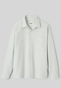 Chemise à rayures avec col, manches longues et poche poitrine. Couleurs : blanc avec rayures bleues et vertes.