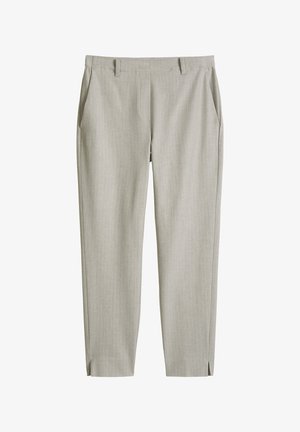 Jasnoszare, dopasowane spodnie garniturowe z delikatnymi prążkami, szlufkami na pasek, bocznymi kieszeniami oraz małymi rozcięciami przy nogawkach.