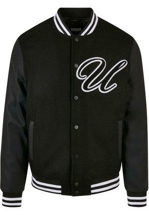 Sort varsityjakke med en uldkrop og sorte læderærmer. Har et hvidt broderet "U" logo samt stribede ribstrikkede kraver og manchetter.