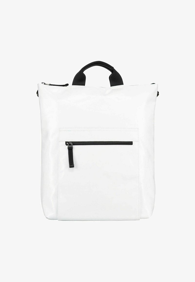 Sac à dos rectangulaire blanc avec une poche avant zippée et des poignées noires sur un fond blanc uni.