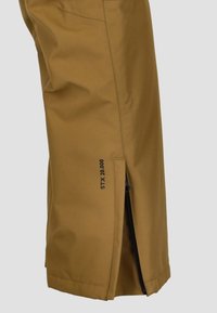 Braune wasserdichte Hose mit einem Seitenreißverschluss, mattem Finish und dem vertikal nahe dem Saum aufgedruckten Text "STX 20.000".