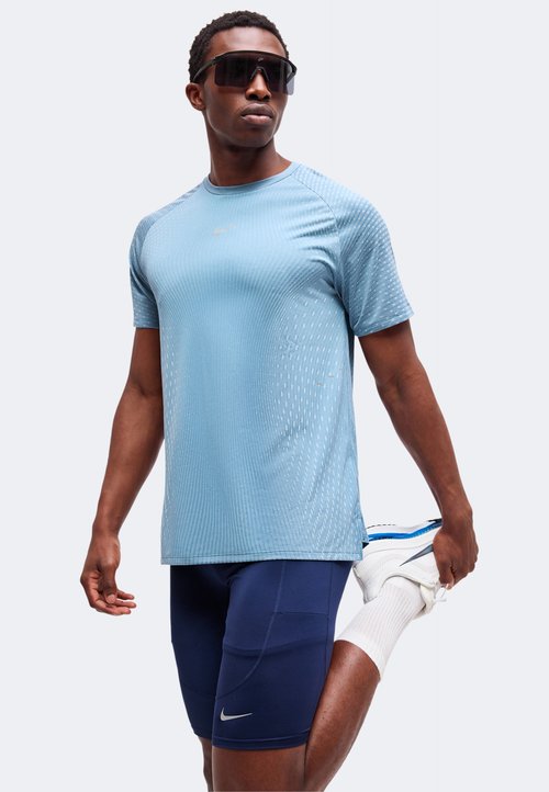 Nike Stride Short Sleeve Top — photo 4