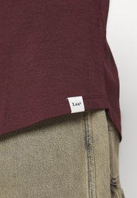 Lee SHAPED TEE - T-shirt básica - velvet beet