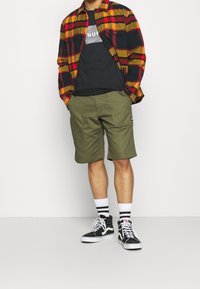 HUF Triko s potiskem - black