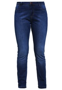 Temno modri jeans z ozkim krojem, petimi žepi in gumbom za zapiranje. Oznake za šivanje vzdolž žepov in šivov. Mehka tekstura.