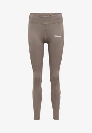 Bruine, high-waisted legging gemaakt van rekbaar materiaal, met flatlock naden en een wit logo op het linkerbeen.