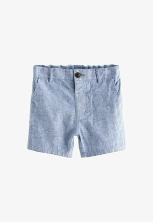 Vaaleansiniset chambray-shortsit, joissa on tasainen etuosa, kaksi sivutaskua, ruskea nappi ja joustava vyötärö mukavuutta varten.