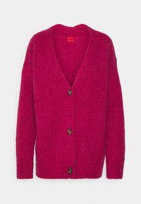Chlupatý, živý růžový kardigan s hlubokým výstřihem do V, předními knoflíky a žebrovanými manžetami. Vyrobeno z měkkého, strukturovaného materiálu.