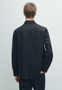 Massimo Dutti OVERSHIRT WITH POCKETS  - Leichte Jacke - dark blue