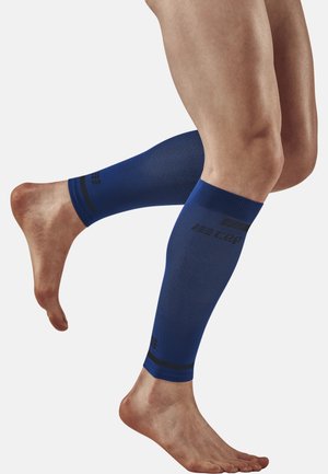 Blaue Kompressions-Beinärmel aus strukturiertem Stoff mit schwarzen Akzentstreifen und einem Logo. Sitzen eng um die Waden.