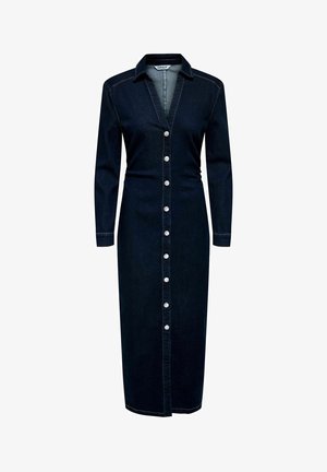 Vestido de mezclilla oscura con botones, de manga larga, con cuello y botones blancos en la parte delantera; cintura ajustada con ligeros pliegues a los lados.