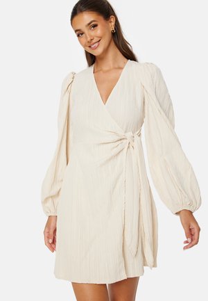 Bubbleroom BALLOON SLEEVE STRUCTURED WRAP DRESS - Vestito casual - white