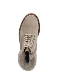 Beige Wildlederstiefel mit grauem Kunstfellfutter, runder Zehenpartie und kontrastierendem beigem Nähen. Verfügt über beige Schnürsenkel und einen seitlichen Reißverschluss für ein einfaches An- und Ausziehen.