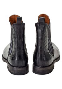 Thumbnail Image 5