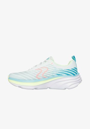 Scarpa sportiva bianca con tomaia in rete, accenti verde chiaro, strisce blu e una suola bianca spessa. Presenta un dettaglio del logo rosa sul lato.