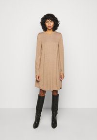 Repeat DRESS MERINO - Vestido de malha - camel