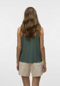 Vero Moda VMMYMILO - Top - laurel wreath
