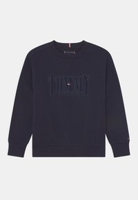 Mörkblå sweatshirt tillverkad av bomull, med en strukturerad "TOMMY HILFIGER"-logga i mörkblått, ribbade muddar och rund halsringning.