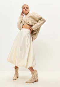 Thumbnail Image 4