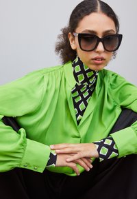 GG WEB CAT-EYE ACETATE SUNGLASSES - Sunglasses - black/grey
