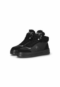 Sneakers neri alta con bordo in pelliccia sintetica, materiale in pelle e camoscio, collo imbottito e suola testurizzata. Presentano dettagli argentati e lacci.