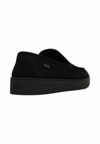 Zwarte instapschoenen met een bovenwerk van suede en een gestructureerde rubberen zool. Beschikt over een minimalistisch design met een logo-detail aan de zijkant.