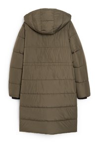 Długa, oliwkowozielona pikowana zimowa kurtka z kapturem, widoczna od tyłu, z poziomym przeszyciem i długimi rękawami.