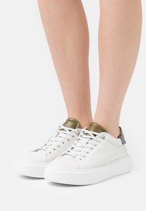 PIIXIN - Sneakersy niskie - white/green