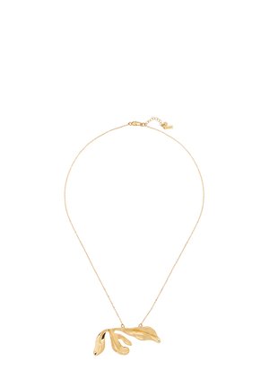 Delicate gouden ketting met een abstracte, organisch gevormde gouden hanger met drie gebogen, gladde elementen.
