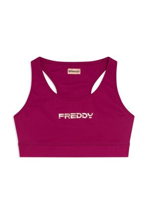 Sujetador deportivo magenta con diseño de espalda racer y ""FREDDY"" impreso en blanco en el centro delantero.