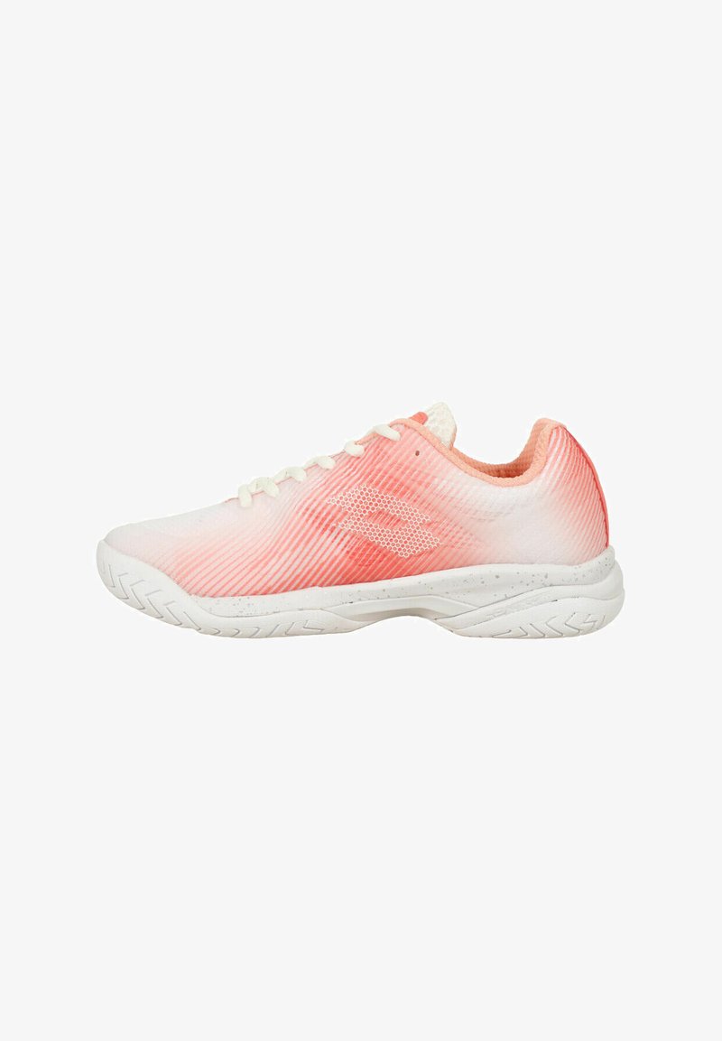 Zapato deportivo ligero con un diseño degradado, que transita de blanco a rosa, con una parte superior texturizada y suela blanca con patrón de agarre.