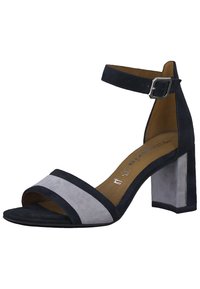 Czarne i szare zamszowe sandały na obcasie z paskiem na kostkę, otwartym noskiem i konstrukcją słupka. Posiadają kontrastowe paski kolorystyczne z przodu.