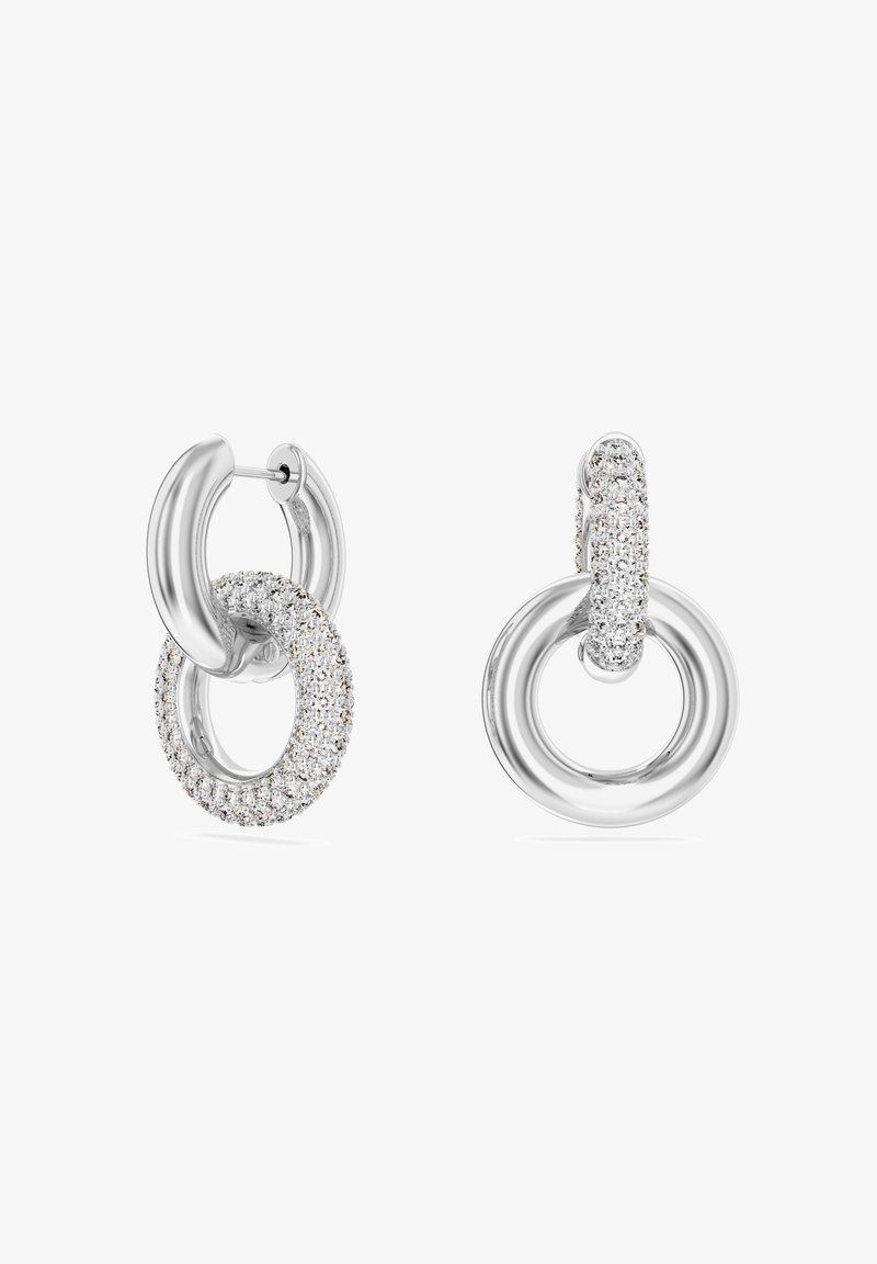 Boucles d'oreilles créoles en argent composées d'une bande incurvée polie reliée à une bande plus petite ornée de cristaux clairs scintillants.