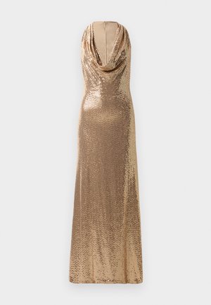 Vestido de noite dourado em lantejoulas com decote drapeado e silhueta ajustada. Design até ao chão com textura cintilante e uma fenda lateral.
