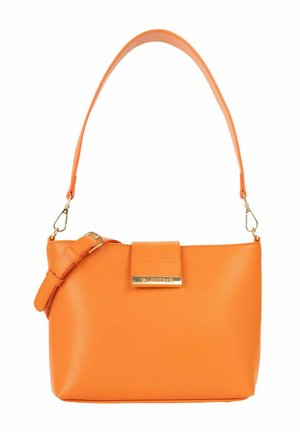 Sac à main Valentino orange avec une bandoulière amovible, fermeture à rabat et finition en cuir texturé.
